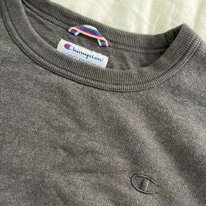 Charcoal grey crewneck sweatshirt from Champion.